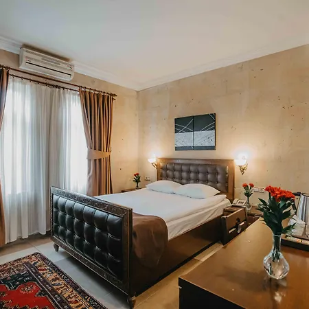 Royal Stone - Hotel